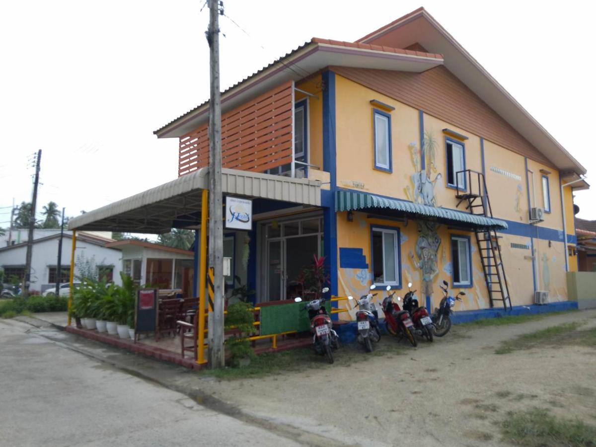 Phatra Hostel Thong Sala Buitenkant foto