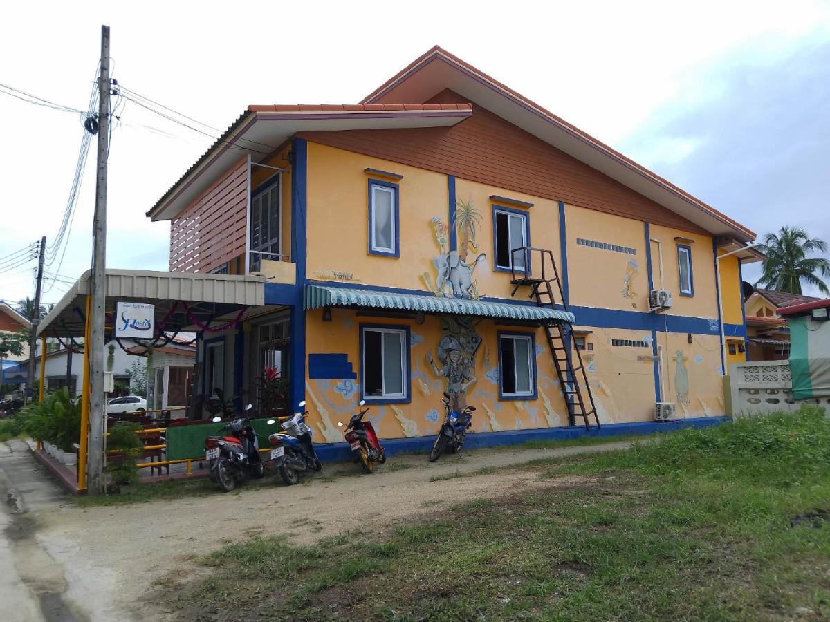 Phatra Hostel Thong Sala Buitenkant foto