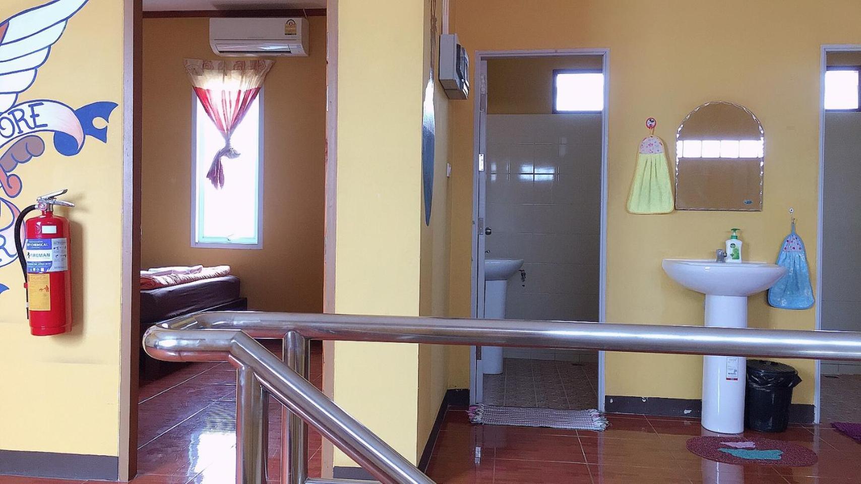 Phatra Hostel Thong Sala Buitenkant foto
